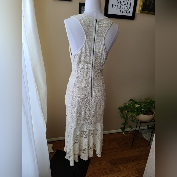 Neri lace midi dress in ivory - Picture 3 of 3